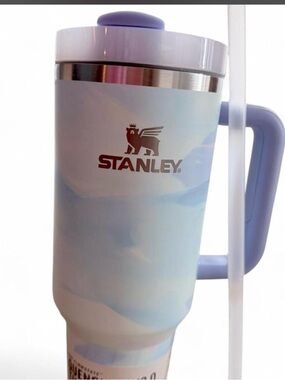 Stanley Pastel blue water swirl